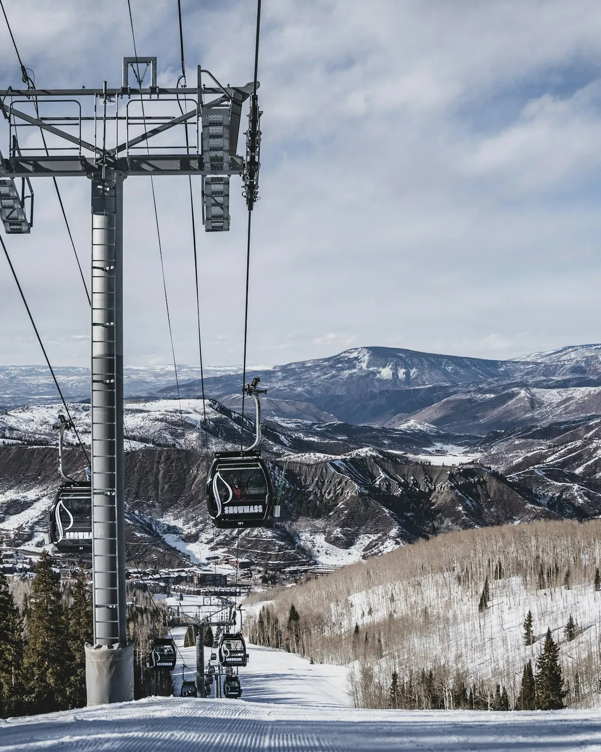 Chairlift above the snow near Aspen